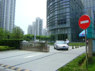 出入境管理局の入り口