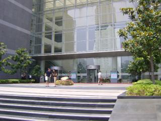 出入境管理局の正面入り口