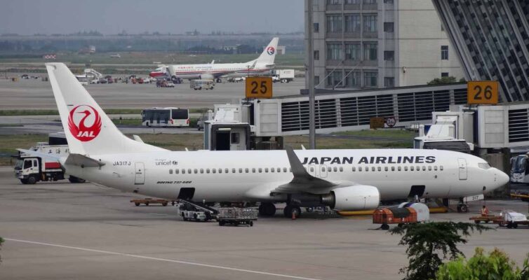 上海浦東国際空港の日本航空機