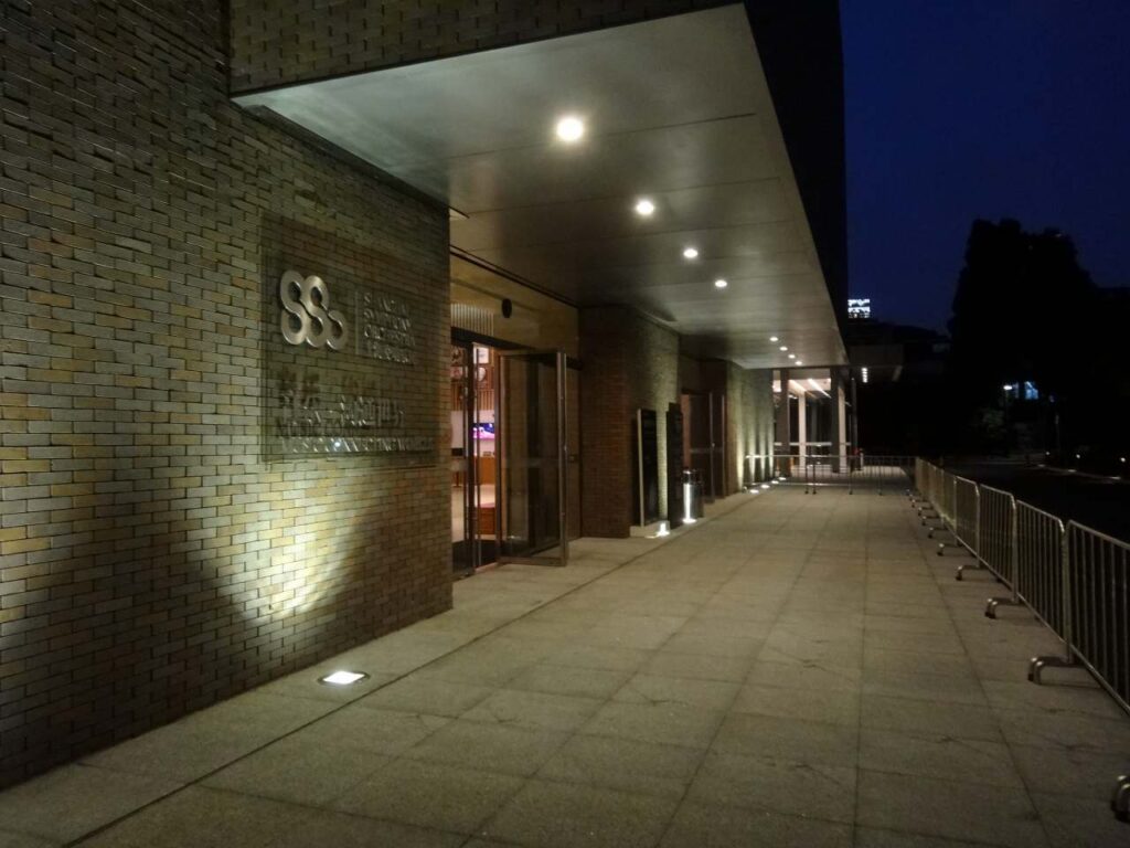 派手な装飾も無く落ち着いた雰囲気