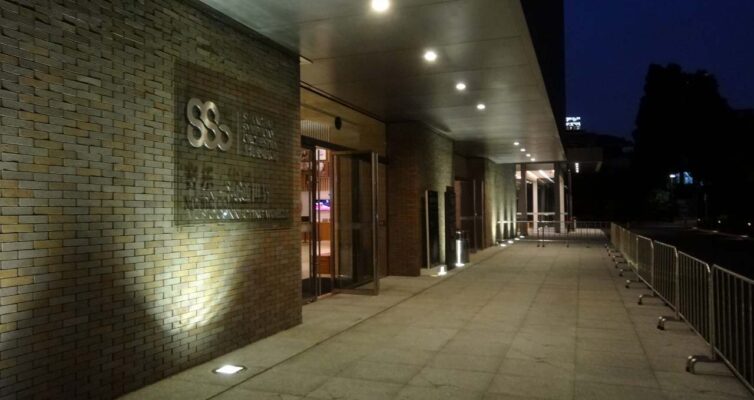 派手な装飾も無く落ち着いた雰囲気