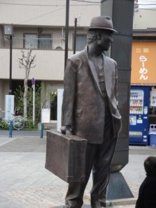 柴又の寅さん像