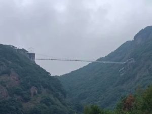 梁皇山のガラス吊り橋