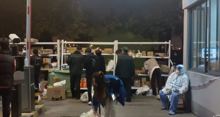 荷物受け渡し所